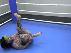Amatéri, Britskej, Sedenie na tvári, Žena, Lesbické, Masturbácia, Tetovanie, Wrestling