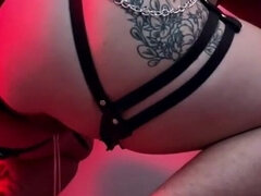 Μπικίνι, Δαντέλα, Κατούρημα, Μόνος