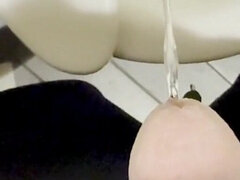 Enthousiasteling, Badkamer, Sperma shot, Fetisj, Masturbatie, Pissen, Openbaar, Alleen