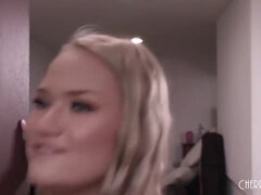 Stor kukk, Blond, Kukk suging, Barmfager, Hd, Naturlig, Brystvorter, Pupper