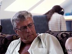 Πίπα, Μελαχροινή, Ο μπαμπάς, Παππούς, Σκληρό, Ηδ, Έφηβος, Γάμος