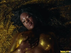 Ebony curvy babe Rylee Foxxx Glitter Tease xxx video