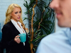 Grosse bite, En levrette, Doigter, Hard, Talons, Rasée, Jupe, Jarretelles