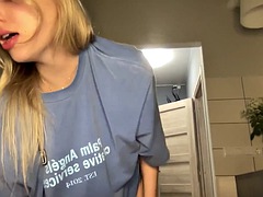 Skinny petite blonde with perfect ass shows on webcam