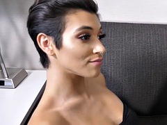 Tussi, Bisexuell, Blasen, Fußfetisch, Strumpfhose, Tätowierung, Spielzeuge, Vibrator