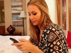 Horny-texting wife invites her boyfriend
