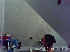 (Spycam) Undersized pute sous la douche