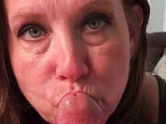 Amerikaans, Grote kont, Pijpbeurt, Bruinharig, Sperma shot, Huisgemaakt, Rijpe lesbienne, Natuurlijke tieten