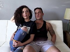 Velké péro, Kuřba, Brunetka, Hd, Drobounká, Tetování, Těsné, Kozičky