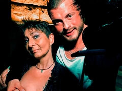 Blasen, Betrug, Reif, Natürlichen titten, Piercing, Rasiert, Kurzes haar, Tätowierung