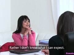 Ruskeahiuksinen, Tsekki, Lesbo, Selkäsauna, Lävistys, Pillu, Strap on dildo, Lelut