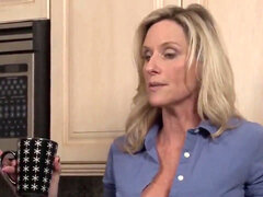 Stepson with monster spunk-pump smashes his mature stepmom in the kitchen