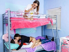 18 χρονον, Μεγάλος κώλος, Μεγάλος πούτσος, Μεγάλα βυζιά, Πίπα, Σε στάση σκύλου στα τέσσερα, Κοκκαλιάρης, Έφηβος