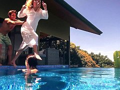 Belleza, Mamada, Hd, Piscina, Chorro, Trio, Tetas, Mojado