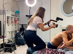 Színpad mögött, Hatalmas hátsó, Monumentális dákó, Cumizás, Gesztenyebarna, Kutya póz, Fajok közötti, Rövid haj