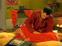 Asiater, Brunette, Cougar, Inder, Instruksjon, Milf, Mamma