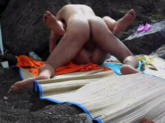 Voyeur Fella jacking off and bang redhead girl on a public beach
