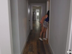 Américain, Sucer une bite, Couple, 2 femmes 1 homme, Branlette thaïlandaise, Jeans, Piercing, Réalité