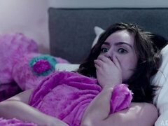 Chambre à dormir, Grosse bite, Gros seins, Brunette brune, En levrette, Chatte, Maigrichonne, Adolescente