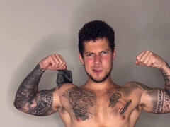 Amador amadora, Exército, Pauzão, Jato de porra, Masturbação, Solo chão, Tatuagem