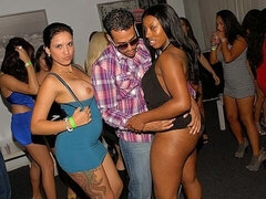 18, Velika rit, Velik kurac, Fafanje, Klub, Doggystyle, Najstnice, Joške