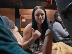 18, Ruskeahiuksinen, Naamallinen, Julkinen, Teini