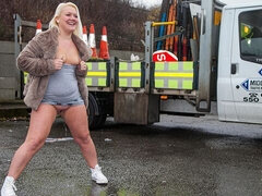 Bundão, Peitos grandes, Loiroa, Fetiche, Mãe gostosa, Nu pelado, Ao ar livre cartaz de rua outdoor, Mijar