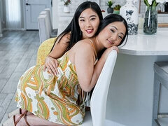 Asiatisch, Grosser arsch, Grosser schwanz, Hundestellung, Frau frau mann, Natürlichen titten, Jungendliche (18+), Titten