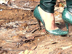sloppy high-heeled shoes