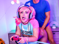 Gamer girls come to a very sexy agreement