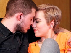 큰 엉덩이, 큰 음경, 금발의, 오랄섹스, 도기스타일, 자연의 가슴, 짧은 머리, 청소년