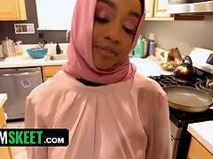 Shy Hijab Girl Gets Herself Off with a Big American Dick in POV