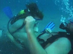 Underwater Sex on the sea - Cumshot