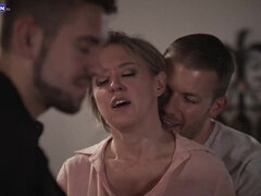 Peitos grandes, Boquete, Gang bang  sexo grupal suruba, Mãe gostosa, Sexo grupal a três