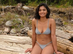 Zunaj, Hlačke, Muco, Sramežljiva, Nogavice, Solo, Joške