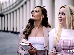 Blasen, Frau frau mann, Handjob, Absätze, Flotter dreier, Titten