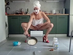 Seductive mature woman indulges in a kinky breakfast adventure - pouring dough into her hungry cootchie to bake pancakes!