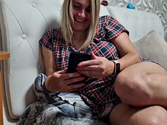 I provoke my stepsister, turn on my cock and start jerking off in front of her, she peeks out and wants to jerk me off.