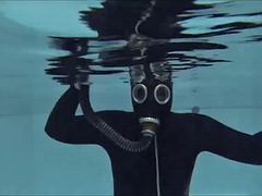 Under water in a gas mask