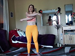 Aurora Willows in yellow yoga pants, hot cameltoe