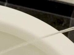 Ερασιτέχνης, Τουαλέτα, Μεγάλος πούτσος, Χύσιμο, Φετιχ, Αυνανισμός, Κατούρημα, Μόνος