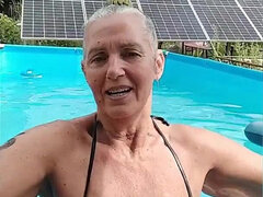 Bikini, Hemmafru, Mogen, Utomhus, Pool, Solo, Webb kamera, Fru