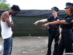 Culo, Negro, Ffm, Interracial, Madres para coger, Al aire libre, Policía, Uniforme