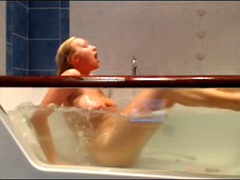 Blondine, Dildo, Doppelpenetration, Masturbation, Solo, Titten, Unter wasser, Netzkamera