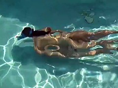 Chica, Morena, Sexo duro, Piscina, Público, Sexo soft, Tetas, Bajo el agua