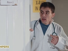 Grote kont, Grote lul, Grote mammen, Blond, Brits, Monster, Schreeuwen, Tatoeage