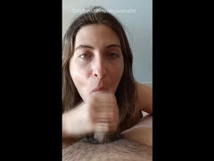 BEAUTIFUL YOUNG GIRL GIVES ME A BLOWJOB AND I FINISH IN HER FACE