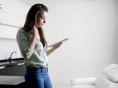 Κώλος, Μελαχροινή, Αυνανισμός, Φυσικά βυζιά, Οργασμός, Ντροπαλός, Μόνος, Τεράστιος