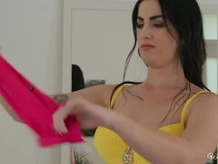 Ruskeahiuksinen, Eurooppalainen, Hd, Lesbo, Suihku, Strap on dildo, Teini