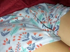 xxx desi video casero con mi hermanastra primera vez en su cama hacemos cosas debajo de las sabanas